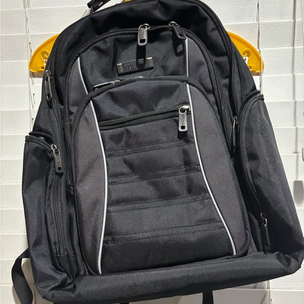 Kenneth Cole Reaction Backpack Like New